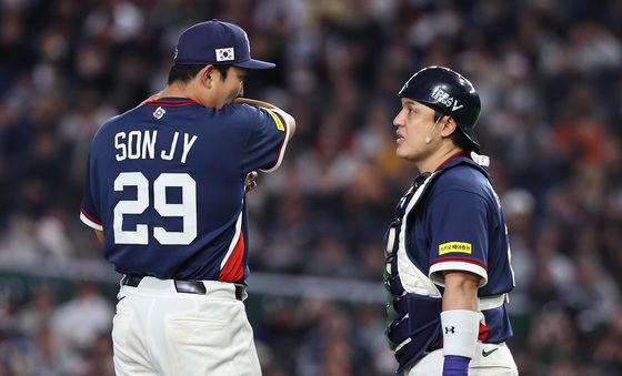 대화하는 손주영·박동원