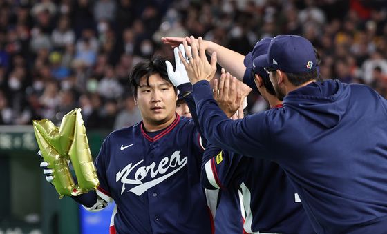 투런포 때린 문보경 '포기는 없다'