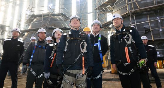 김영훈 장관, 고위험 작업 많은 조선업 사업장 불시점검