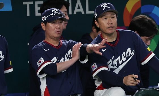 경기 지켜보는 류지현 감독