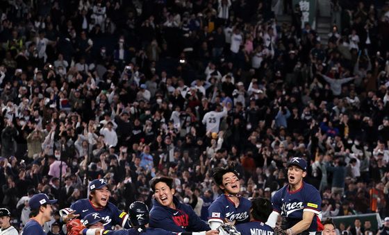 '전세기 타고 8강 간다'