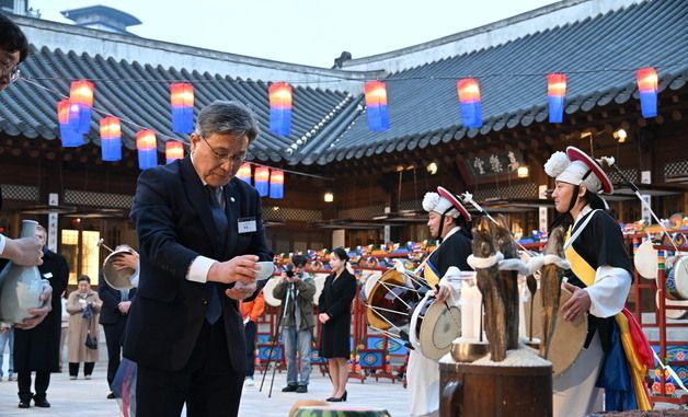 한국의집 재개관 행사 참석한 허민 청장
