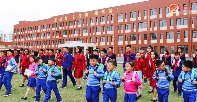 北, 새 교정서 새 학기 맞은 학생들