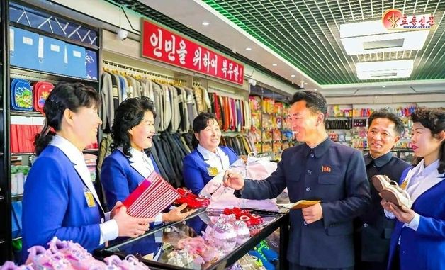 北, "인민 목소리 귀 기울여"…신흥군당 일꾼 조명