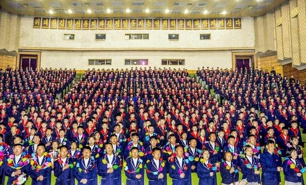 北 "졸업반 학생들, 최전연 초소 탄원"…청년 동원 부각