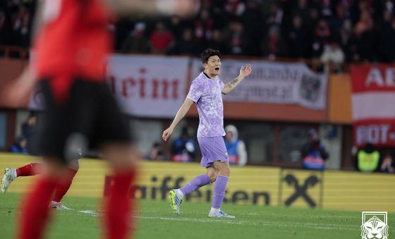 아쉬워하는 김민재