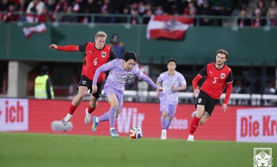 돌파 시도하는 이강인