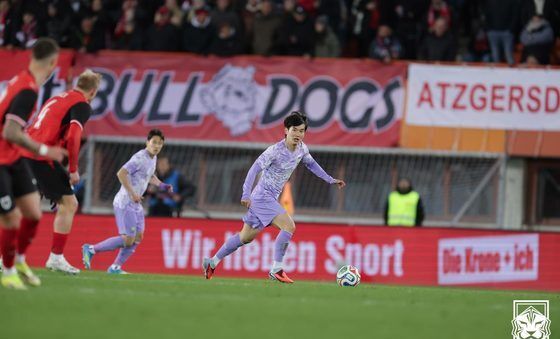 전방 바라보는 김진규