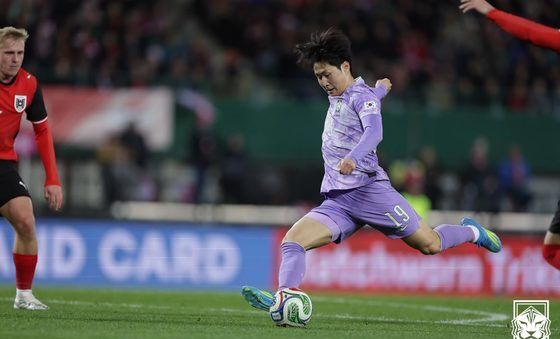 공격 시도하는 이강인