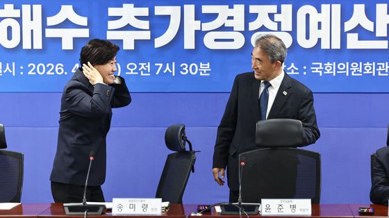 인사 나누는 송미령 장관·윤준병 위원장