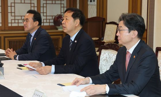 거시재정금융간담회 모두발언하는 구윤철 부총리