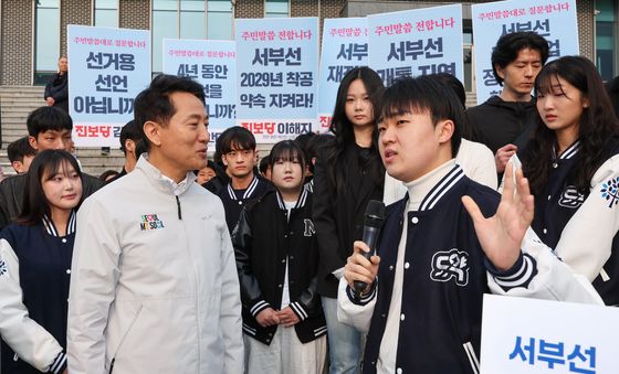 명지대 학생들의 교통불편 의견 듣는 오세훈 시장