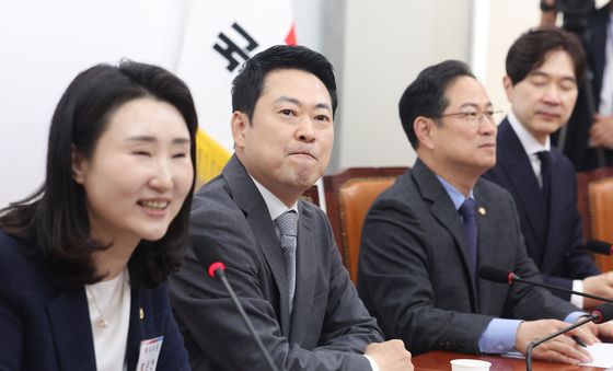 정책공모전 수상 발표듣는 장동혁