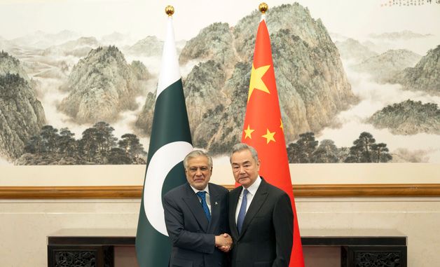 [포토] 전쟁 중재 손 잡은 중-파키스탄 외교