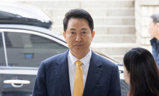 오세훈, '여론조사비 대납 의혹' 재판