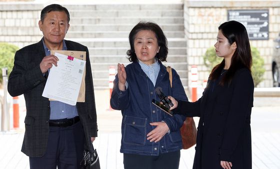 오세훈 여론조사비 대납 재판 증인 출석하는 김영선 전 의원