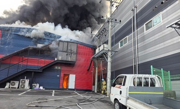 파주 공장 화재 '대응1단' 발령…1명 중상