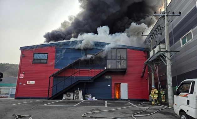 파주 공장 화재 '대응1단' 발령…1명 중상