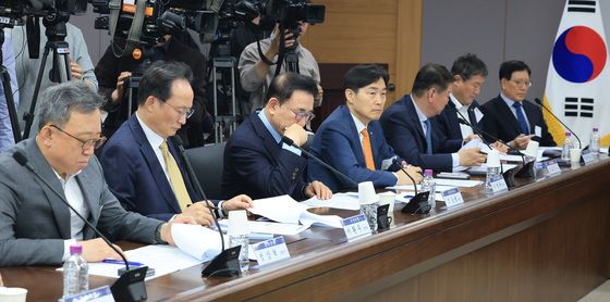 가계부채 점검회의 참석한 금융권