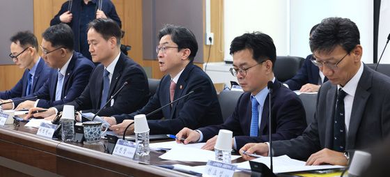 이억원 금융위원장, 가계부채 점검회의 모두발언