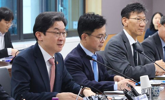 발언하는 이억원 금융위원장