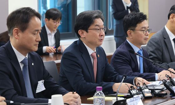 모두발언하는 이억원 금융위원장