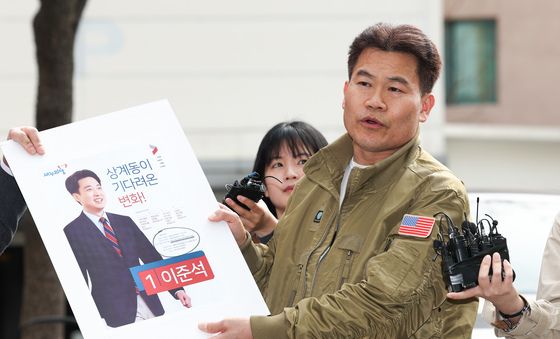 출석 앞서 입장 밝히는 전한길