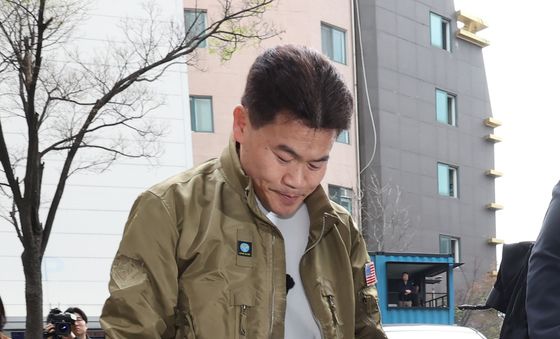 조사실 향하는 전한길