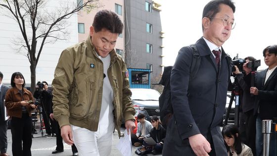 경찰 출석하는 전한길