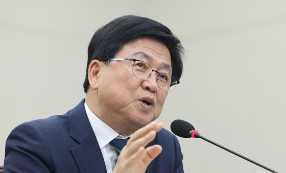 최교진 장관, 의원 질의 답변