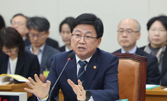 최교진 장관, 교육위원회 답변