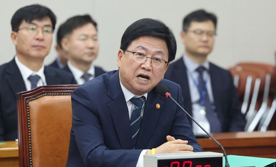 교육위 답변하는 최교진 장관