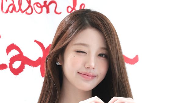 장원영, 벚꽃 윙크