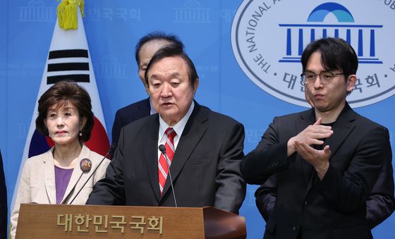 개헌 관련 입장 밝히는 정대철 헌정회장