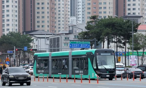 3칸 굴절차량 전국 최초도입