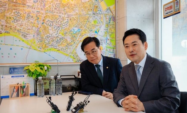 부동산 시장 점검하는 장동혁 대표와 송언석 대표