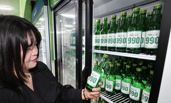 '믿을수가 없어' 소주 한병에 990원