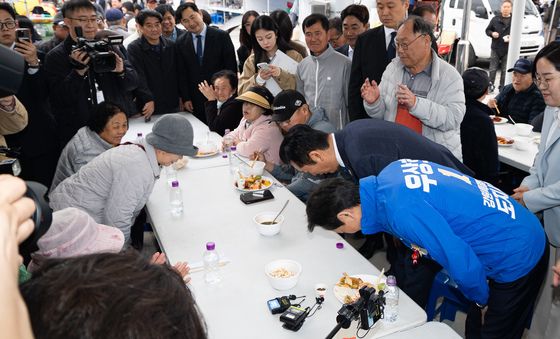 정청래·우상호 '어르신들께 인사'