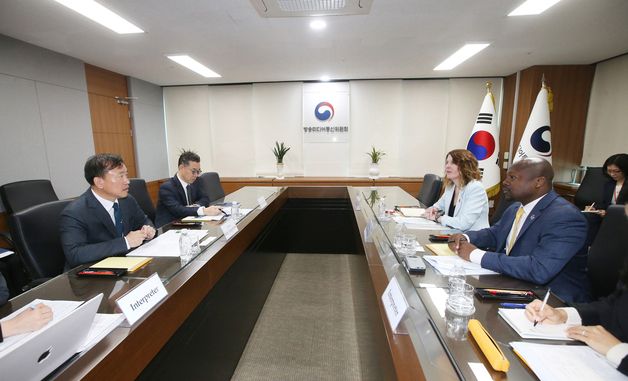 구글 임원진과 면담하는 김종철 방미통위원장