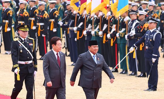 의장대 사열하는 한·인니 정상