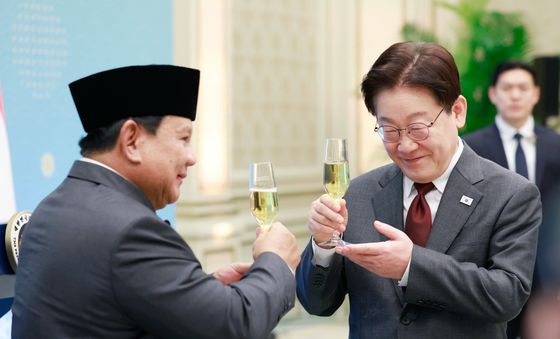 건배하는 한·인니 정상