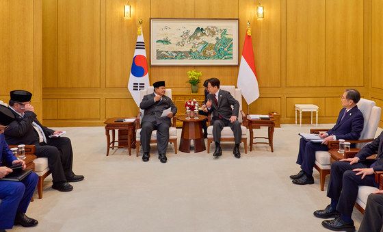 소인수회담 갖는 이재명 대통령