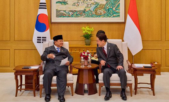 소인수회담 갖는 이재명 대통령