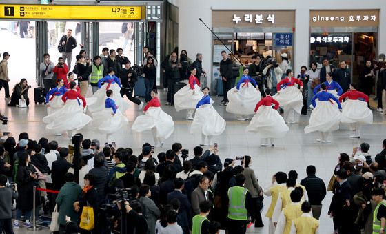 '서울역이 공연장으로'
