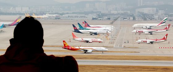 비행기 티켓값 부담···유류할증료 3배 이상 올랐다