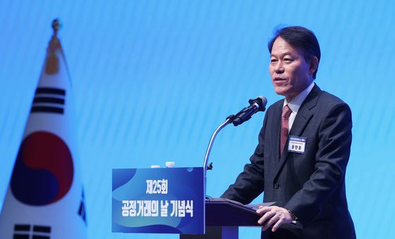 공정거래의 날 기념식 축사 하는 윤한홍 정무위원장