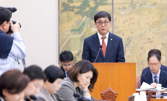 추경 정부측 제안 설명하는 최휘영 장관