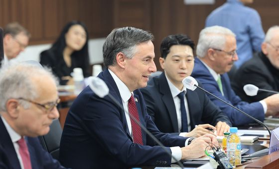 발언하는 데이비스 맥얼리스터 EU의회 외교위원장