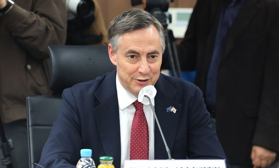 발언하는 데이비스 맥얼리스터 EU의회 외교위원장