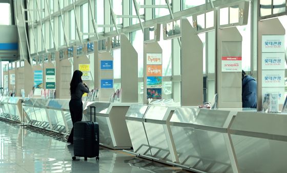 여행사·항공사 비상···계속된 국제유가 상승에 올라가는 유류할증료